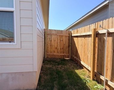 208 Skyfire St - Photo Thumbnail 21