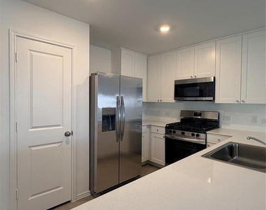 208 Skyfire St - Photo Thumbnail 2