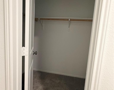 208 Skyfire St - Photo Thumbnail 16
