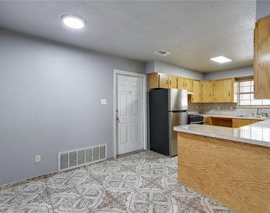 6402 Santos St - Photo Thumbnail 7