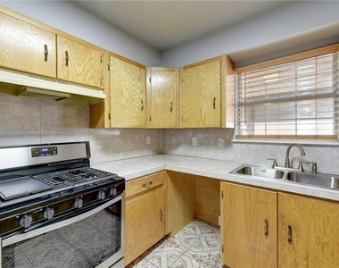 6402 Santos St - Photo Thumbnail 8