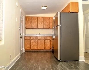 4294 Katanga Drive N - Photo Thumbnail 2