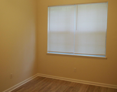 12301 Kernan Forest Boulevard - Photo Thumbnail 7