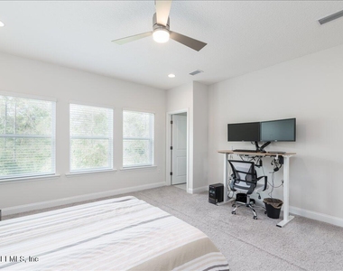 516 Vista Lake Circle - Photo Thumbnail 13
