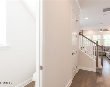 516 Vista Lake Circle - Photo Thumbnail 11