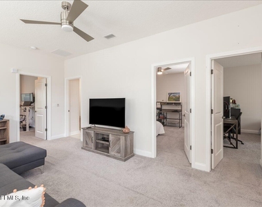 516 Vista Lake Circle - Photo Thumbnail 18