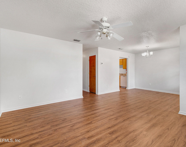702 Meadowbrook Drive - Photo Thumbnail 3