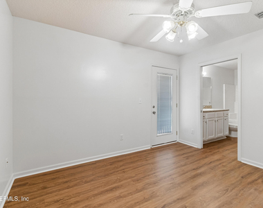 702 Meadowbrook Drive - Photo Thumbnail 10