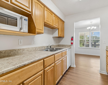 702 Meadowbrook Drive - Photo Thumbnail 6