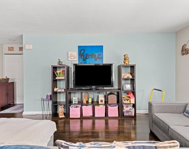 8819 N Wisner Street - Photo Thumbnail 8