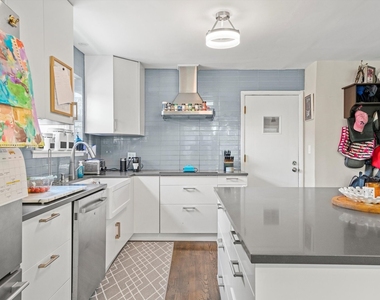 8819 N Wisner Street - Photo Thumbnail 6