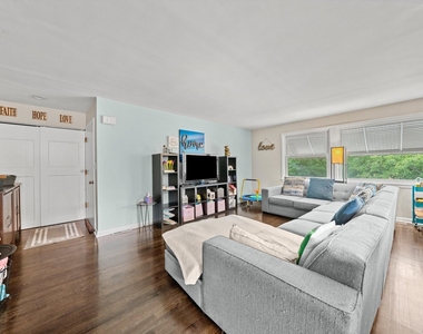 8819 N Wisner Street - Photo Thumbnail 4