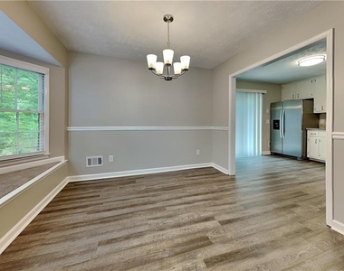 3111 Fife Way - Photo Thumbnail 6