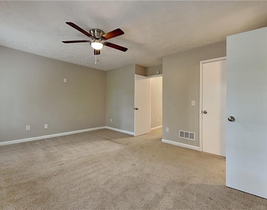 3111 Fife Way - Photo Thumbnail 7