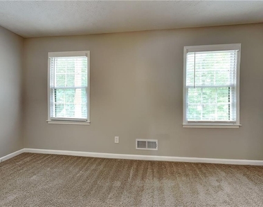 3111 Fife Way - Photo Thumbnail 8