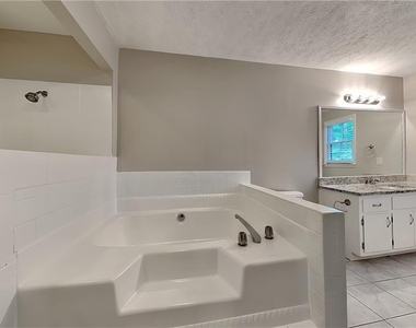 3111 Fife Way - Photo Thumbnail 9