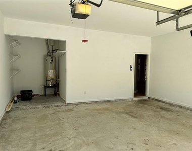 2403 Walnut Tree Lane - Photo Thumbnail 45
