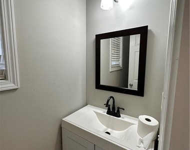 2403 Walnut Tree Lane - Photo Thumbnail 11