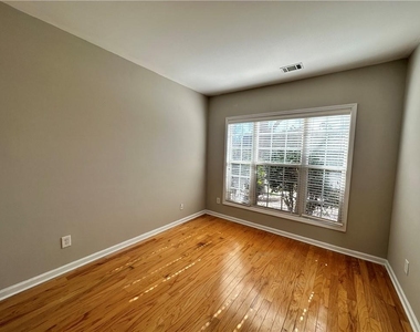 2403 Walnut Tree Lane - Photo Thumbnail 4