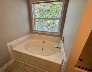 2403 Walnut Tree Lane - Photo Thumbnail 25