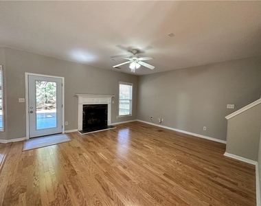2403 Walnut Tree Lane - Photo Thumbnail 6