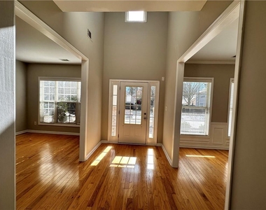 2403 Walnut Tree Lane - Photo Thumbnail 7