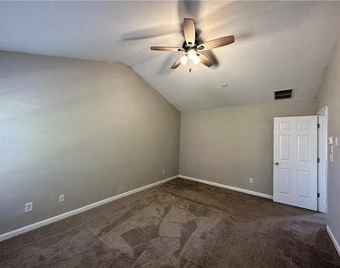 2403 Walnut Tree Lane - Photo Thumbnail 22
