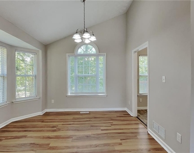 460 Highlander Way - Photo Thumbnail 5