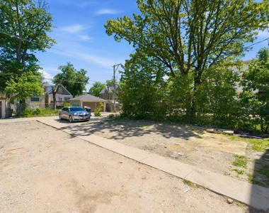 541 N Lawndale Avenue - Photo Thumbnail 12