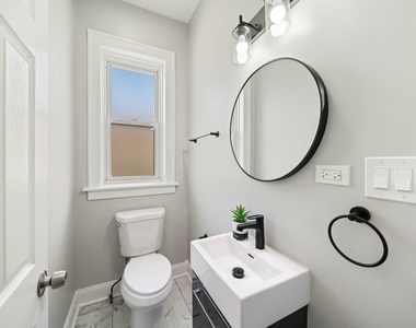 5426 W Jackson Boulevard - Photo Thumbnail 9