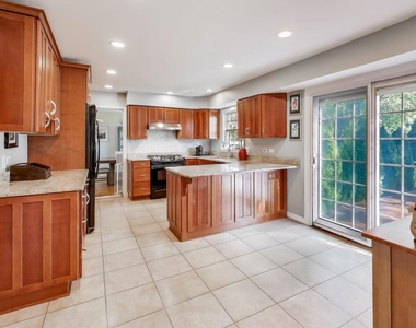 21301 N Woodland Avenue - Photo Thumbnail 8