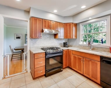 21301 N Woodland Avenue - Photo Thumbnail 9