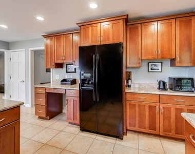 21301 N Woodland Avenue - Photo Thumbnail 10