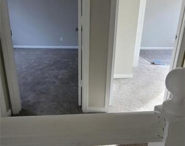 2085 Lenoa Lane - Photo Thumbnail 4