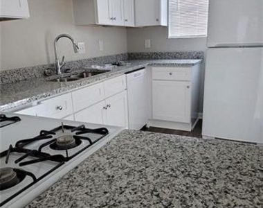 2085 Lenoa Lane - Photo Thumbnail 3