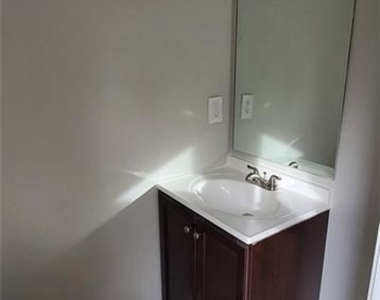 2085 Lenoa Lane - Photo Thumbnail 9