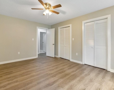 9138 Clubhouse Drive - Photo Thumbnail 14