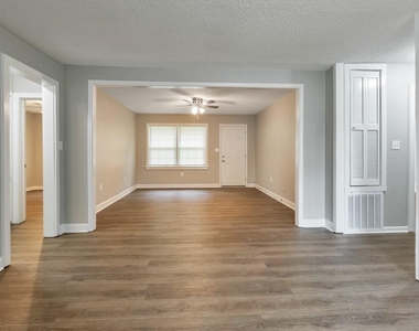 9138 Clubhouse Drive - Photo Thumbnail 7