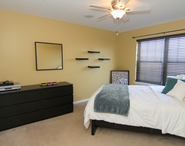 2930 Glacier Way - Photo Thumbnail 21