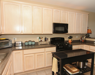 2930 Glacier Way - Photo Thumbnail 11