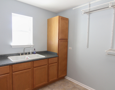 2930 Glacier Way - Photo Thumbnail 14