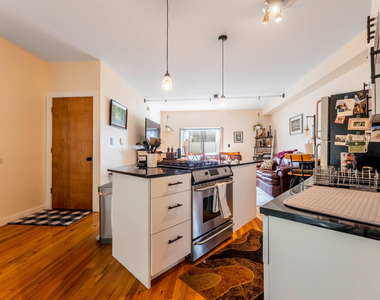1060 N Hermitage Avenue - Photo Thumbnail 4
