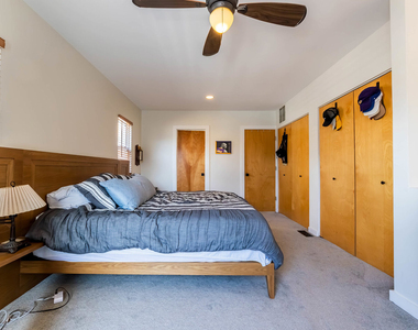 1060 N Hermitage Avenue - Photo Thumbnail 12