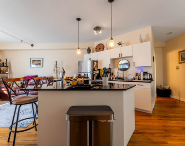 1060 N Hermitage Avenue - Photo Thumbnail 8