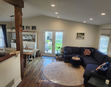 301 Oakbrook Court - Photo Thumbnail 13