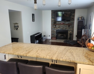 301 Oakbrook Court - Photo Thumbnail 28