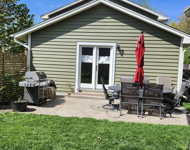 301 Oakbrook Court - Photo Thumbnail 8