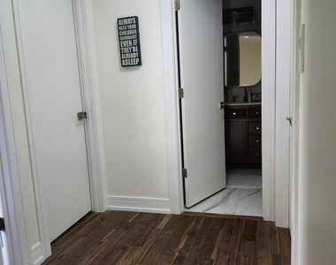 301 Oakbrook Court - Photo Thumbnail 23