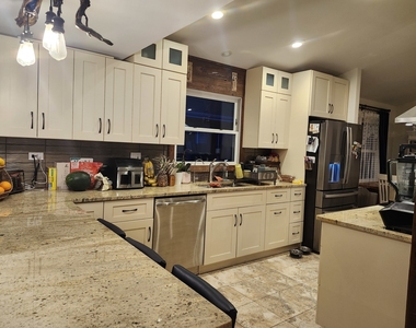 301 Oakbrook Court - Photo Thumbnail 20