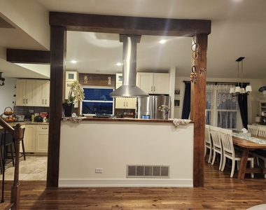 301 Oakbrook Court - Photo Thumbnail 18